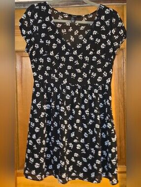 Forever 21 Black and White Floral Dress